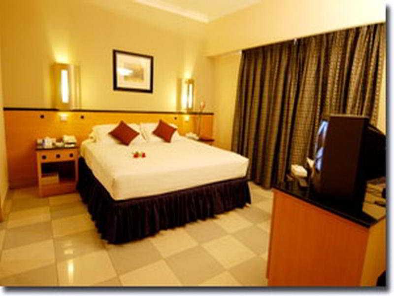 Baisan International Hotel Manama Room photo